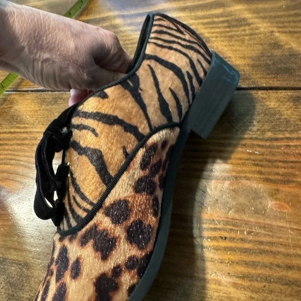 NWOT Aldo Lace Up Oxford Shoes in mixed print tiger/cheetah. Size 8